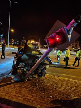 Çorum’da iki otomobil çarpıştı; 4 yaralı