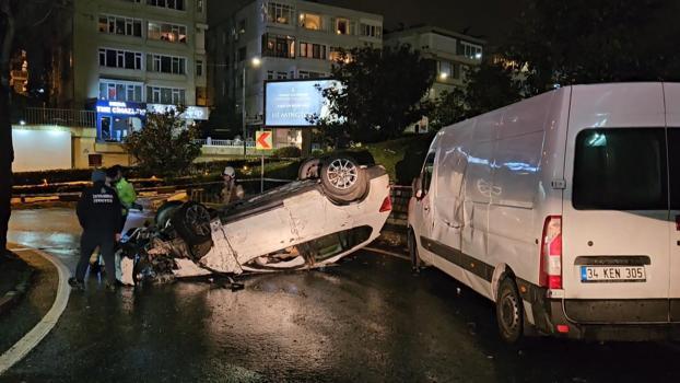 Beşiktaş’ta minibüse çarpan otomobil takla atarak caddeye uçtu; 2 yaralı