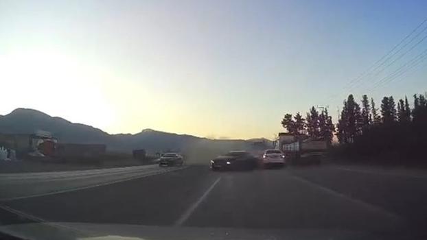 Hatay'da 5 aracın karıştığı zincirleme kaza kamerada; 4 yaralı