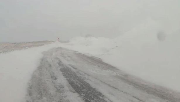 Bayburt- Erzurum kara yoluna çığ düştü