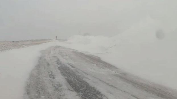 Bayburt- Erzurum kara yoluna çığ düştü