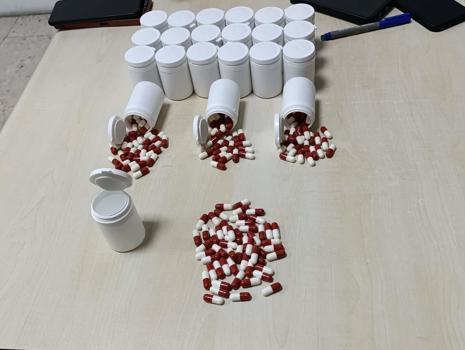 2 şüphelinin çantasından 1163 uyuşturucu hap çıktı