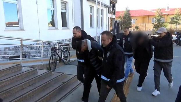 Kendilerini savcı olarak tanıttıkları kişiyi altınlarını alıp dolandıran 3 şüpheli tutuklandı