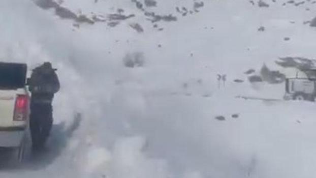 Diyarbakır’da çığ düşen mahalle yolu ulaşıma açıldı