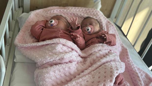 Prematüre ikizler, anjiyo ile hayata tutundu