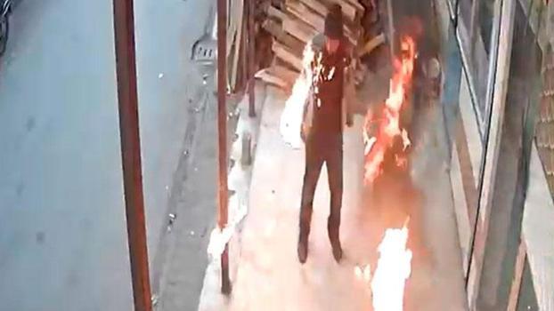 Ateşi benzinle harlamak istedi, yanmaktan son anda kurtuldu; o anlar kamerada