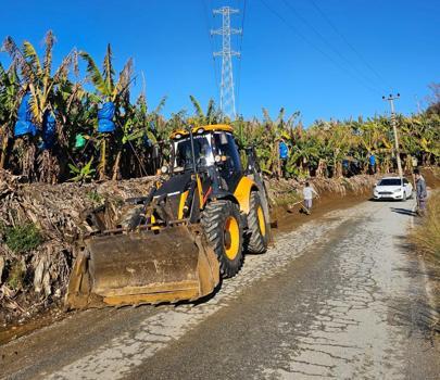 Büyükşehir Alanya’nın kırsal yollarında çalışıyor