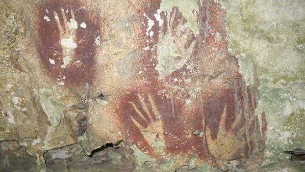 Dünyanın bilinen en eski kaya resmi Endonezya’da bulundu