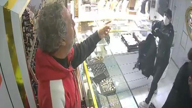 Bahçelievler'de kuyumcuyu soyup metrobüsle kaçan şüpheli tutuklandı