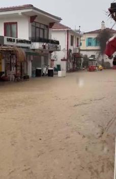 Bozcaada'da sağanak etkili oldu