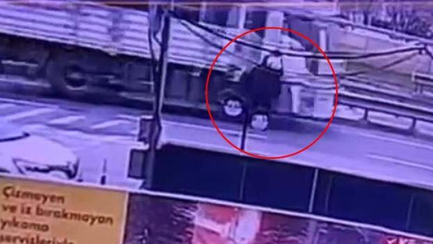 Kamyonun çarptığı yaya öldü; kaza kamerada