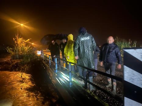 'Sarı kod'la uyarılan Antalya'da kuvvetli yağış etkisi (2)