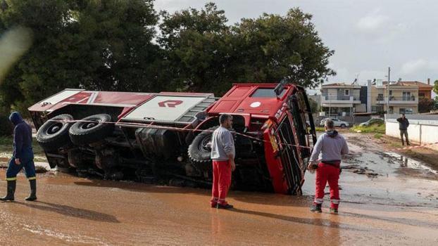 Yunanistan'da sel: 2 ölü