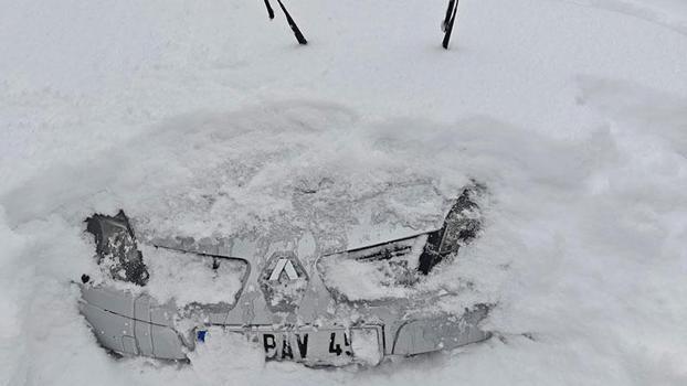 Çambaşı Yaylası’nda kar kalınlığı 2 metreye ulaştı, araçlar kar altında kaldı