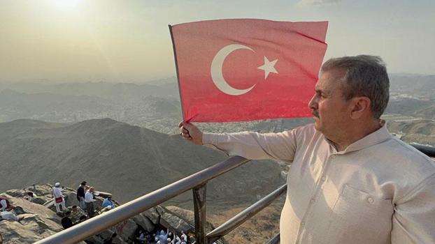 BBP lideri Destici’den, Nur Dağı’nda Türk bayraklı mesaj