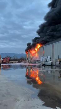 Hatay'da lastik deposunda yangın