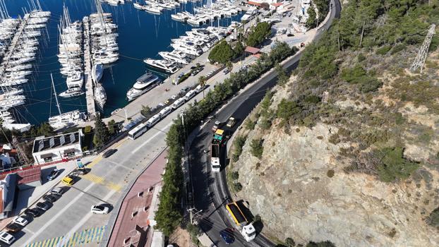 Muğla Büyükşehir Belediyesi ekipleri, Marmaris Adaköy Yolu'nu yeniledi