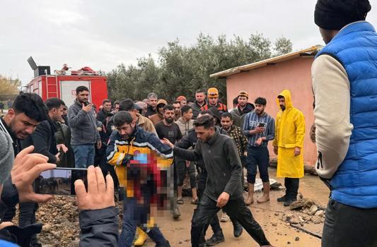 'Sarı kod'la uyarılan Antalya'da tarım alanları su altında kaldı; kanala düşen çocuk öldü / Ek fotoğraflar