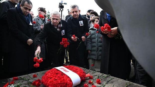 Gazeteci Uğur Mumcu, bombalı saldırıya uğradığı sokakta anıldı