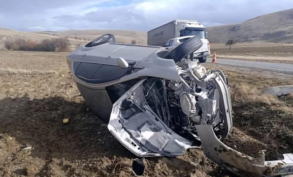 TIR ile çarpışan otomobildeki 5 kişi yaralandı