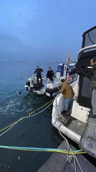 Balıkçılar, denizde dalgıç kıyafetli erkek cesedi buldu