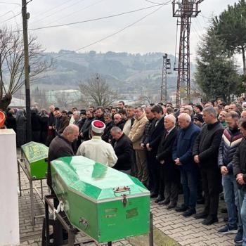 Otomobil, TIR'a çarptı: 2 ölü, 1 yaralı (3)