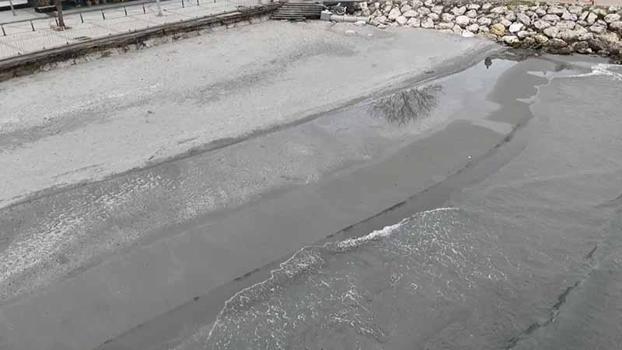 Silivri ve Avcılar'da deniz metrelerce çekildi