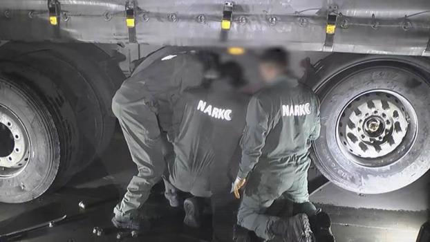 Esenyurt'ta TIR'da 54 kilo uyuşturucu ele geçirildi: 2 şüpheli tutuklandı