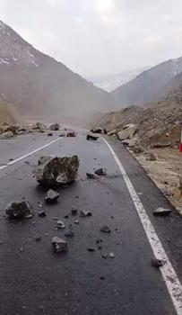 Artvin-Şavşat kara yolunda heyelan