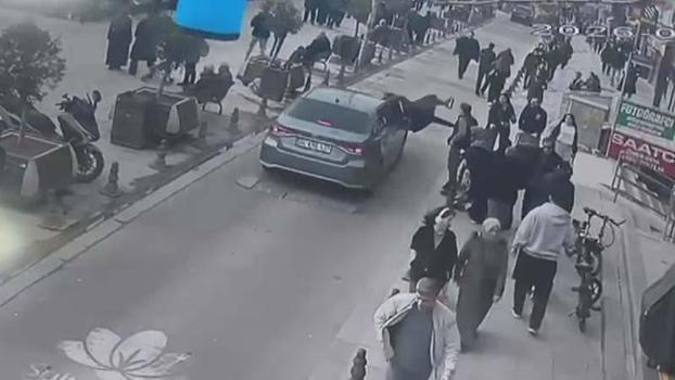 Sultanbeyli'de otomobilin çarptığı kadın takla attı; kaza kamerada