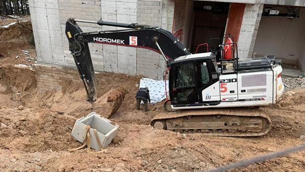 İş makinesiyle duvar arasında sıkışan işçi öldü