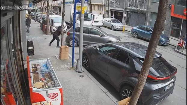 İstanbul - Şişli'de sürücüsünün fren yerine gaza bastığı otomobil kuaför dükkanına girdi