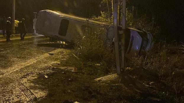 Adana'da işçi servisi minibüsü devrildi; 13 yaralı