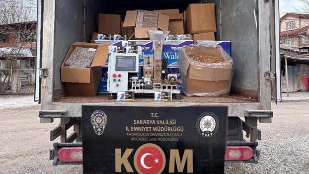 Sakarya'da 670 kilo kaçak tütün ile 483 bin makaron ele geçirildi