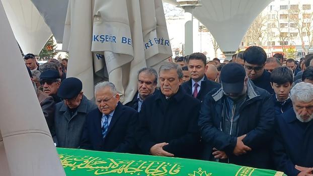 Abdullah Gül, yengesinin cenazesine katıldı