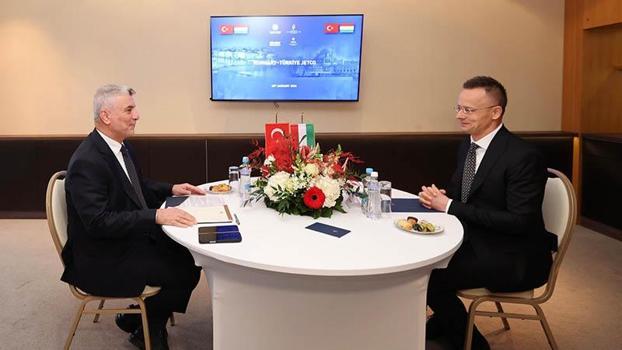 Bakan Bolat, Macaristan Dışişleri ve Ticaret Bakanı Szijjarto ile görüştü