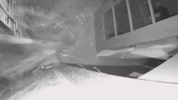 Bursa'da yeni bir binadaki dairenin tavanı çöktü; o anlar kamerada