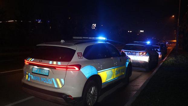 Yol kenarında park halindeki minibüste ölü bulundu