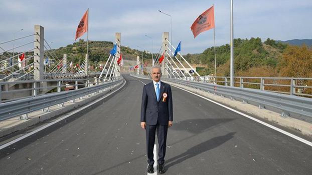 Bakan Uraloğlu: Bölünmüş yol uzunluğumuz, Dünya'nın çevresinin 4'te 3'üne ulaştı