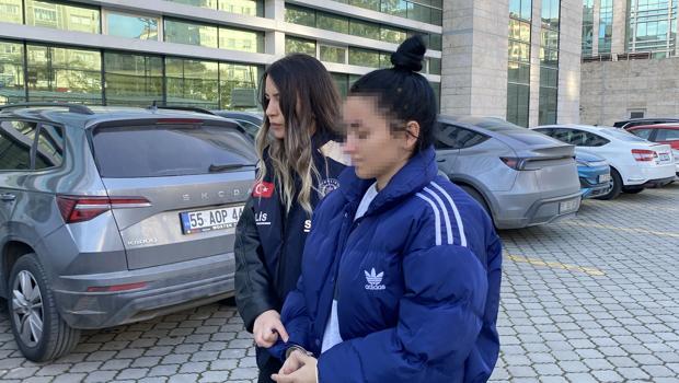 Arkadaşlarını elektrik süpürgesinin demiriyle dövüp, telefonunu gaspeden 2 kadına gözaltı