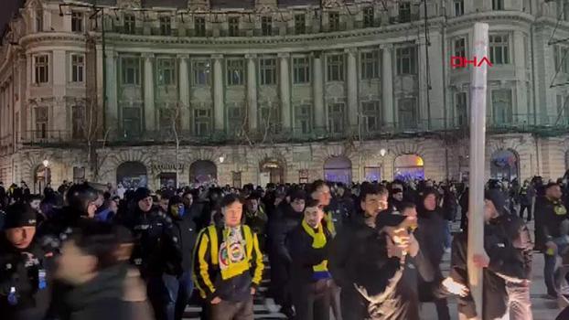 Fenerbahçeli taraftarlar Bükreş sokaklarını tezahüratlarla inlettiler