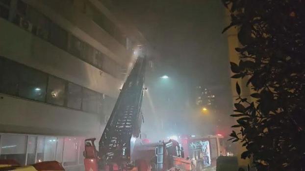 Beyoğlu'nda 4 katlı otelde çıkan yangın söndürüldü