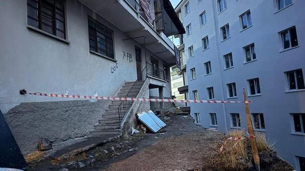 Ankara'da inşaat kazısında temeli zedelenen bina boşaltıldı