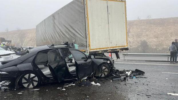 Gaziantep'te 10 araçlı zincirleme kaza: 2 ölü,10 yaralı