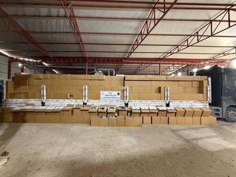 İzmir'de 12 milyon 720 bin bandrolsüz makaron ele geçirildi