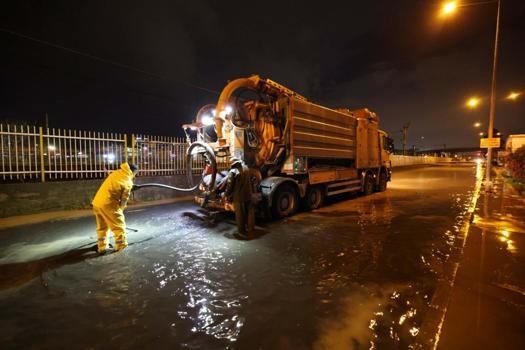 İzmir'i sağanak vurdu; 320 konut, 78 iş yeri ve 5 kamu binasını su bastı