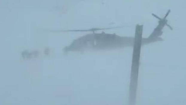 Yolu kapalı köydeki hasta jandarma helikopteriyle hastaneye ulaştırıldı