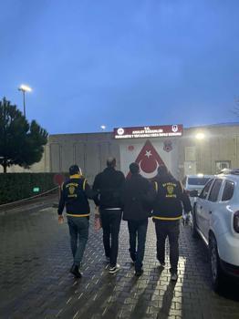 Kendilerini polis ve savcı olarak tanıtan 2 dolandırıcılık şüphelisi tutuklandı