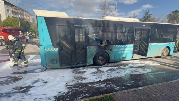 Halk otobüsü, motor bölümünden alev aldı