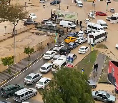 Adana’da sağanak hayatı olumsuz etkiledi (5)